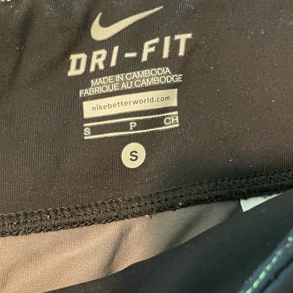 Croppes Nike Leggings - Picture 3 of 3